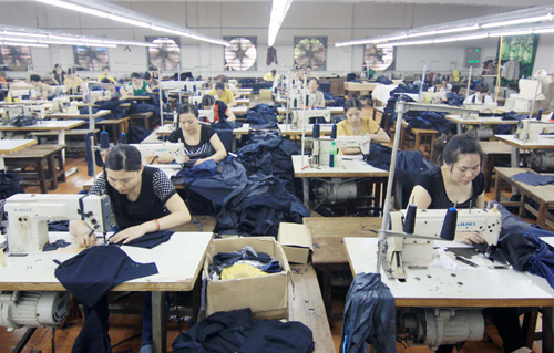 Anysew.vn_Dệt may, da giầy kiềm chế nhập siêu
